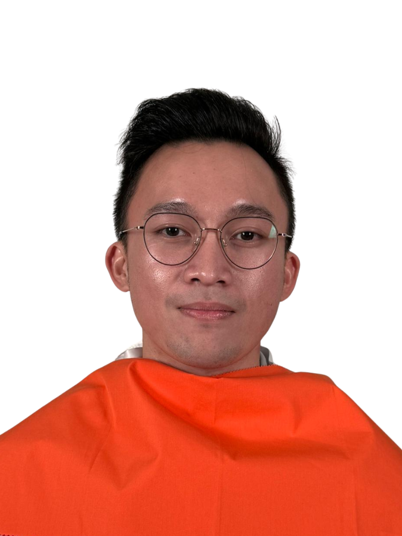 Person 1 with a colour that doesn't harmonise with their warm undertone