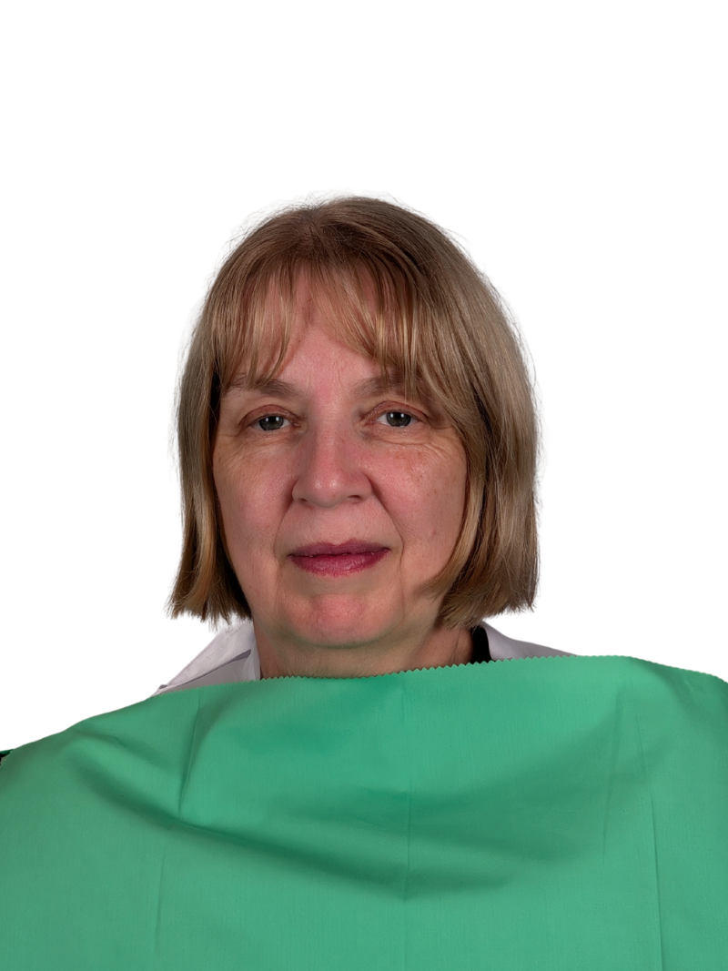 Person 4 with a colour that doesn't harmonise with their natural colouring